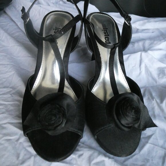 T-Strap Sandals Unlisted Size 7M - Picture 6 of 7